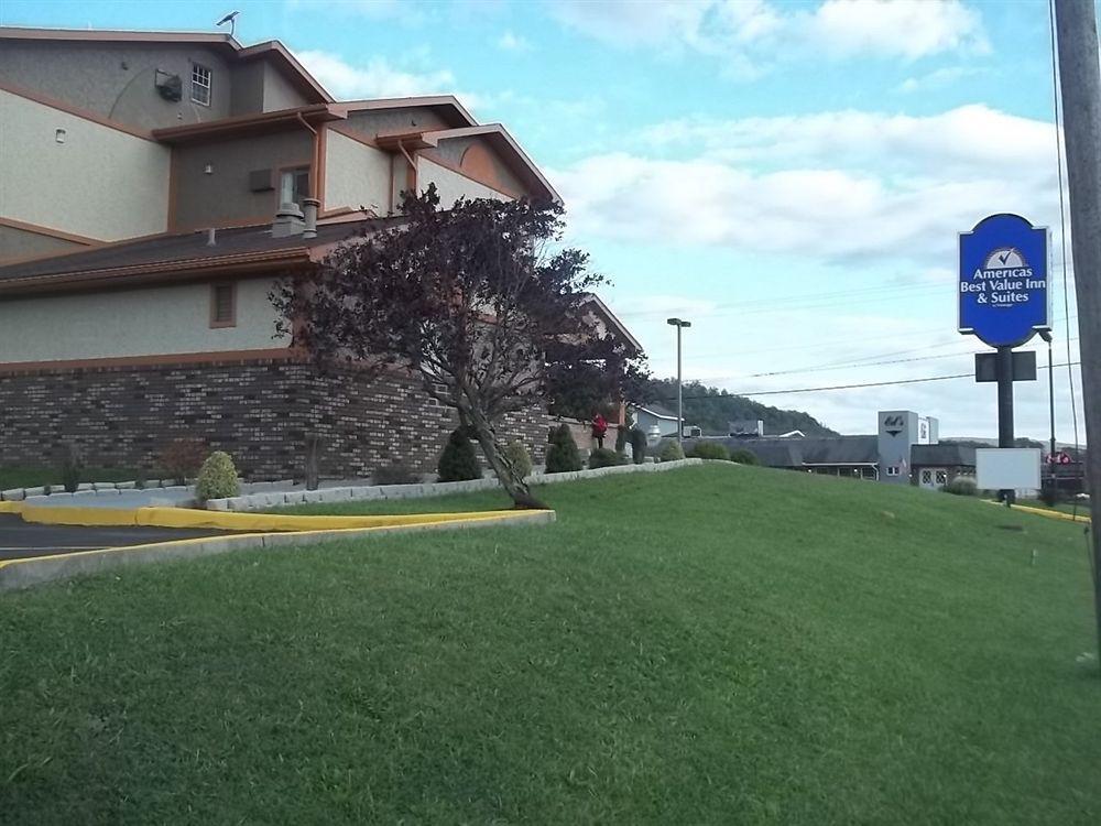 Super 8 By Wyndham Bedford Hotel Exterior foto