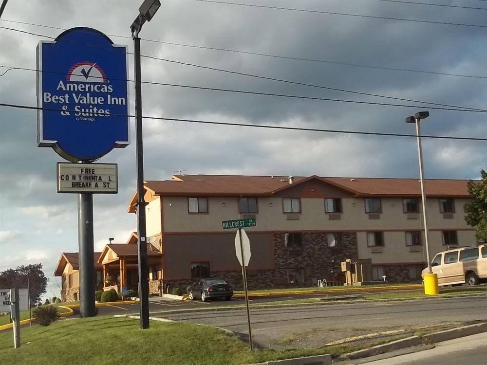 Super 8 By Wyndham Bedford Hotel Exterior foto