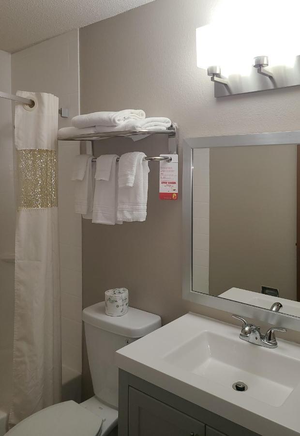 Super 8 By Wyndham Bedford Hotel Quarto foto