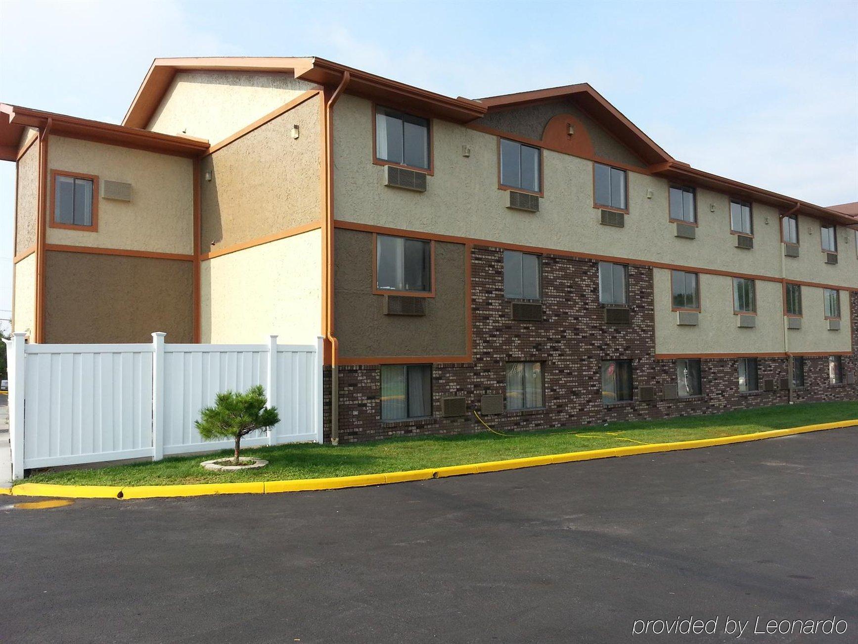Super 8 By Wyndham Bedford Hotel Exterior foto