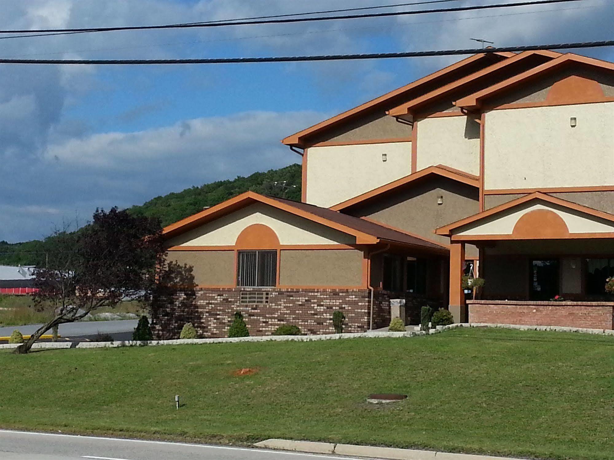 Super 8 By Wyndham Bedford Hotel Exterior foto
