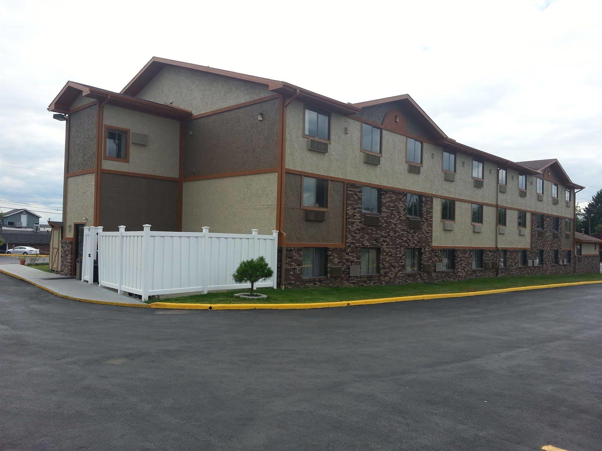Super 8 By Wyndham Bedford Hotel Exterior foto